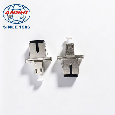 Adapter światłowodowy hybrydowy SC do LC Simplex PC/APC, z metalowym kołnierzem, jednomodowy / multimodowy do kabli krosowych i pigtaili